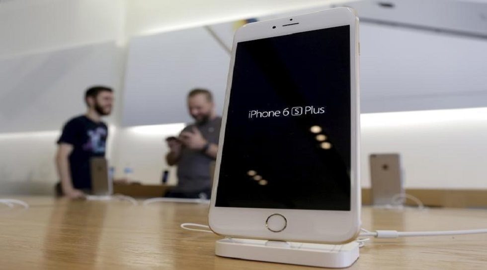 China moves to widen state employee iPhone curbs