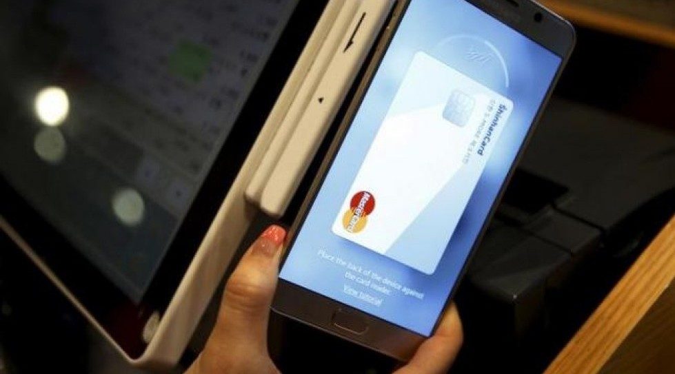 Samsung takes fight to Apple with mobile wallet strategy