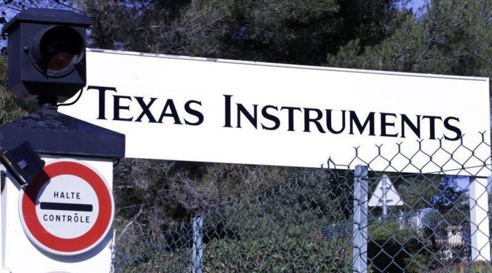 Chip-makers Texas Instruments, Analog Devices drop plans to bid for Maxim