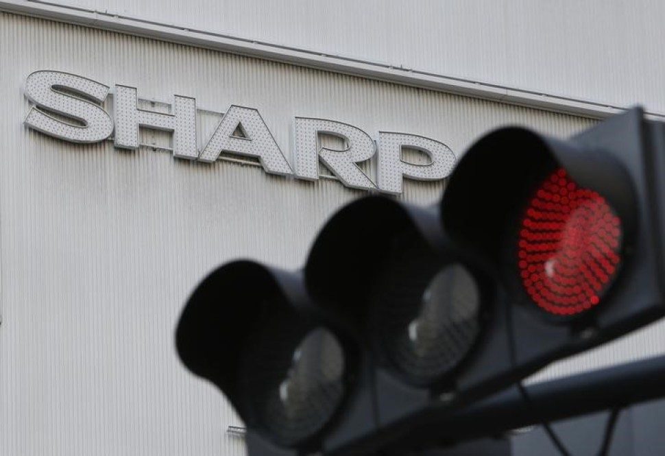 Foxconn said to delay sharp deal for clarity on quarterly result