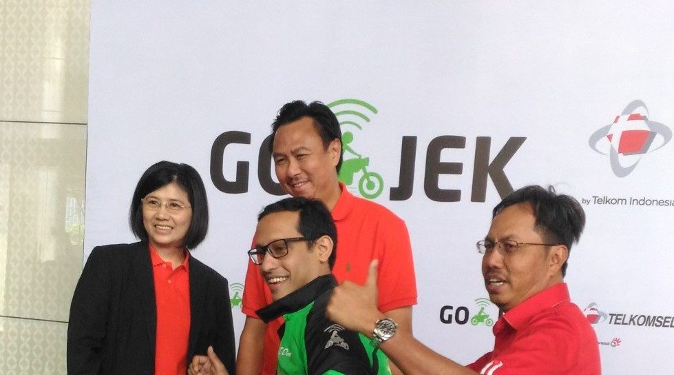 Indonesia motorcycle taxi GO-JEK, Telkomsel, Tiphone tie up to launch GO-pulsa