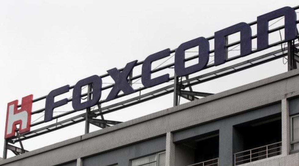 Foxconn CEO to meet Sharp execs; Sharp shares soar