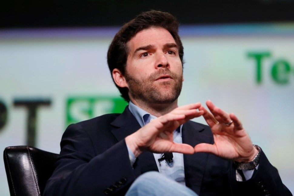 LinkedIn CEO to pass on 2016 annual stock package to employees