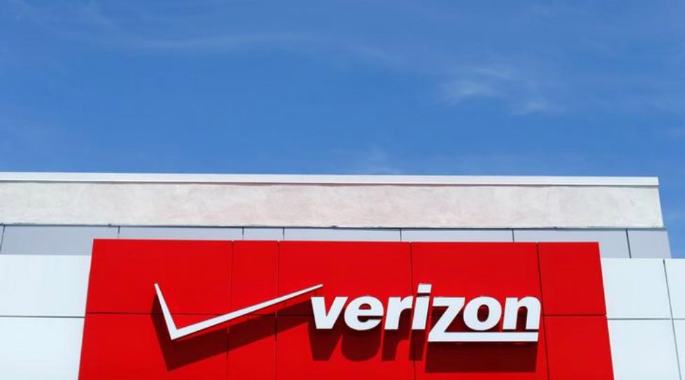 Verizon to submit $3b bid for Yahoo's internet business