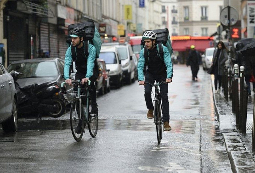 Deliveroo raises $275m to escalate food-delivery wars