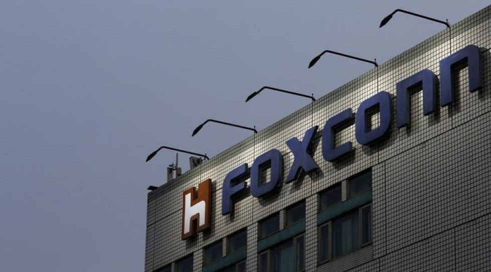Taiwan's Foxconn 'definitely bidding' for Toshiba chip business