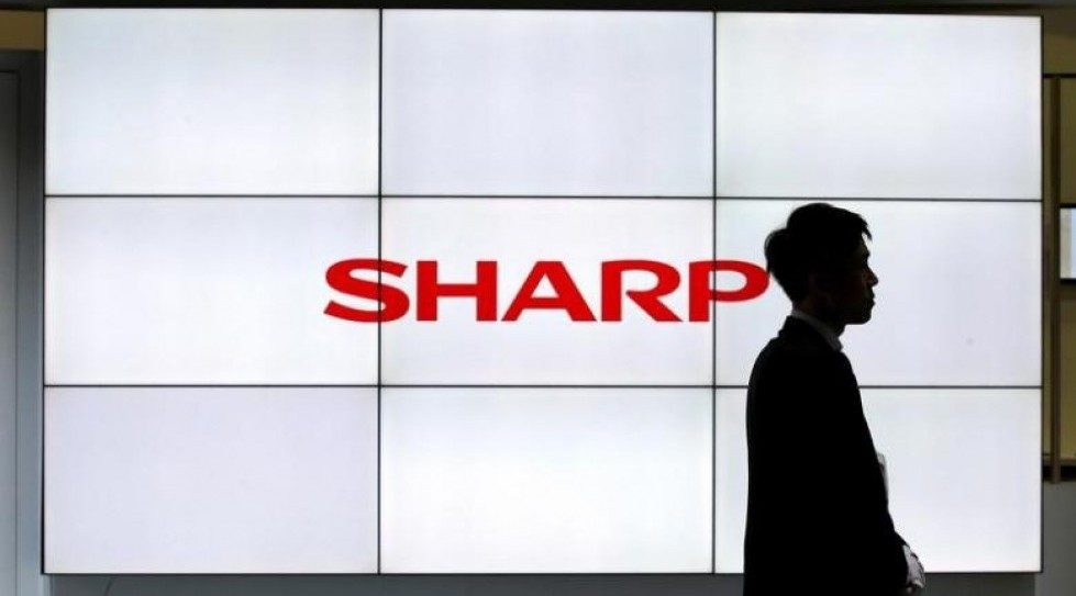 Sharp mulls listing its LCD venture with Foxconn