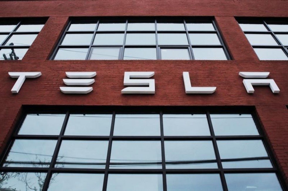 Fidelity, T Rowe Price trim holdings in fast-rising Tesla