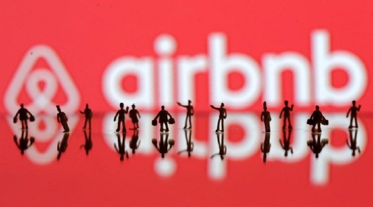 Airbnb valuation surges past $100b in biggest US IPO this year