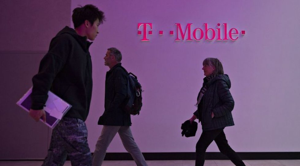 Sprint, SoftBank in informal merger talks with T-Mobile