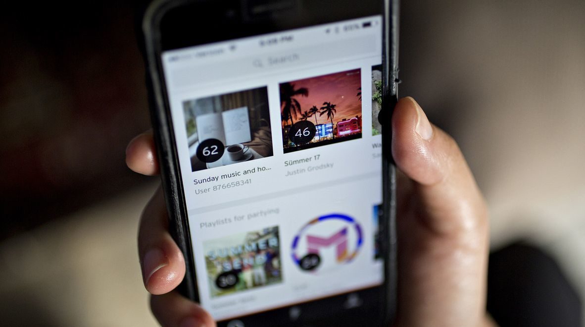 Struggling music streaming app SoundCloud gets new funds, top management