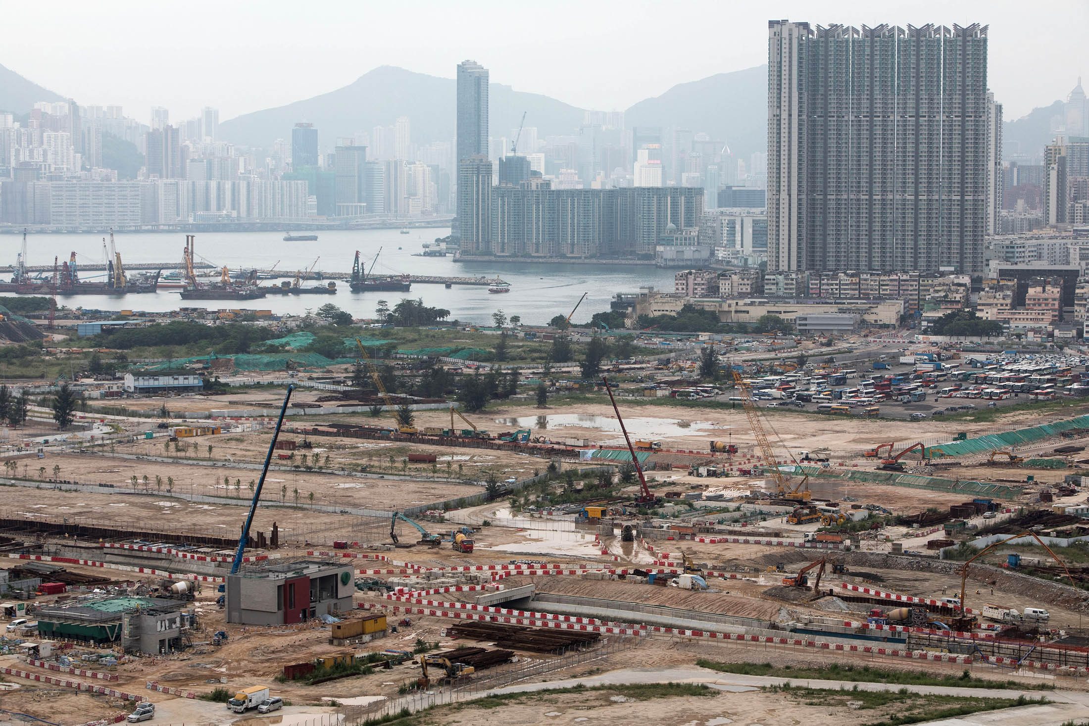 HNA faces leery banks as refinancing for Hong Kong project looms