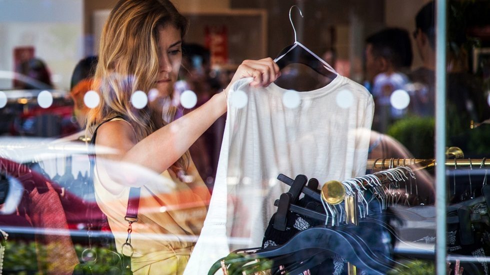 Singapore: Amazon challenged by air-conditioned malls, Alibaba