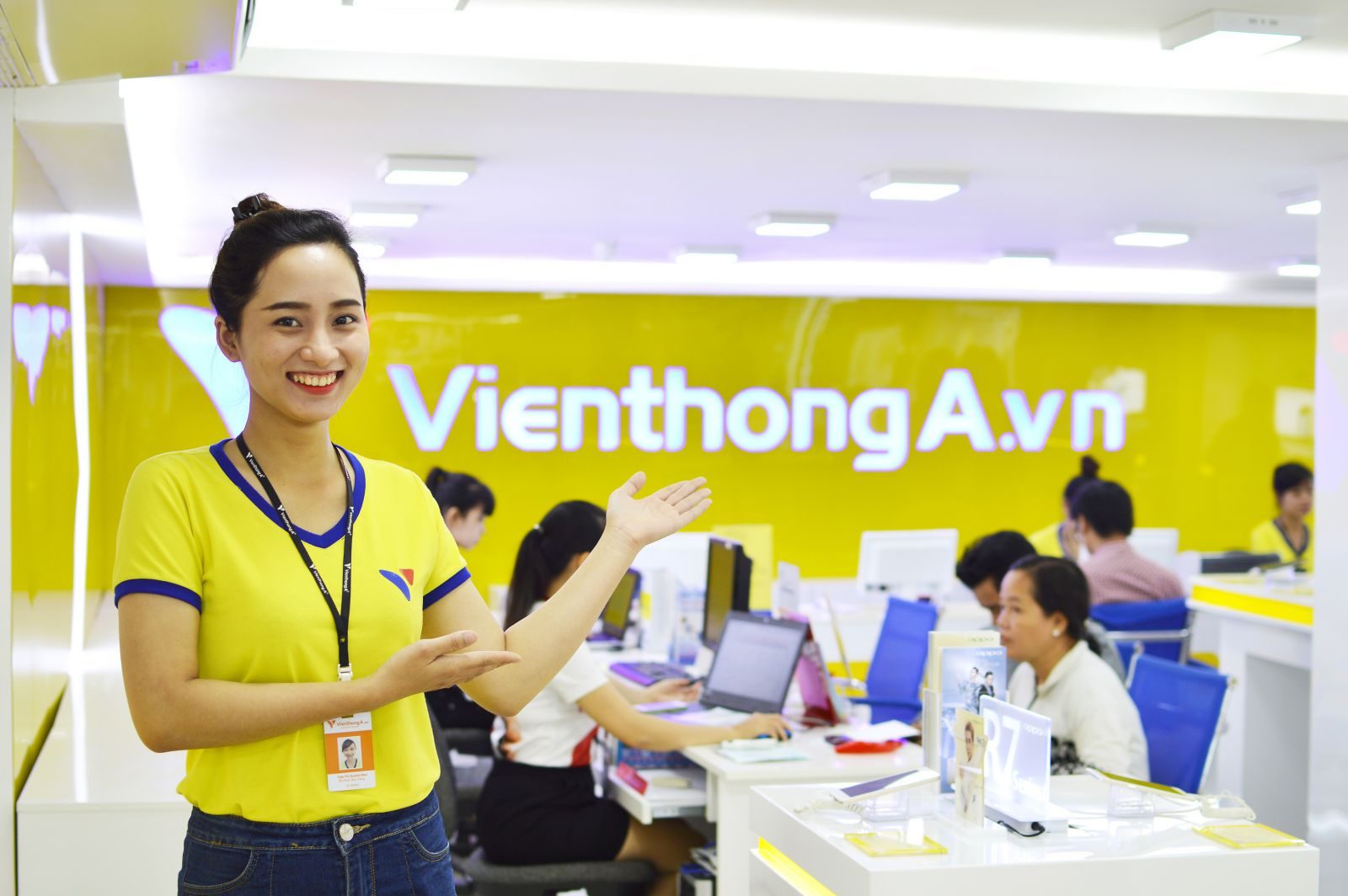 Exclusive: Vingroup unit eyes stake in mobile device retailer Vien Thong A