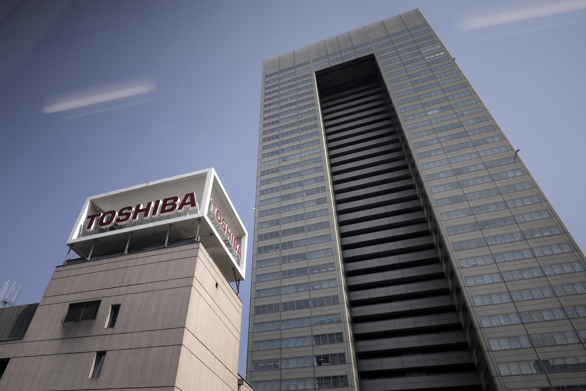 Toshiba may fall back on IPO option if it misses $18b chip unit sale deadline