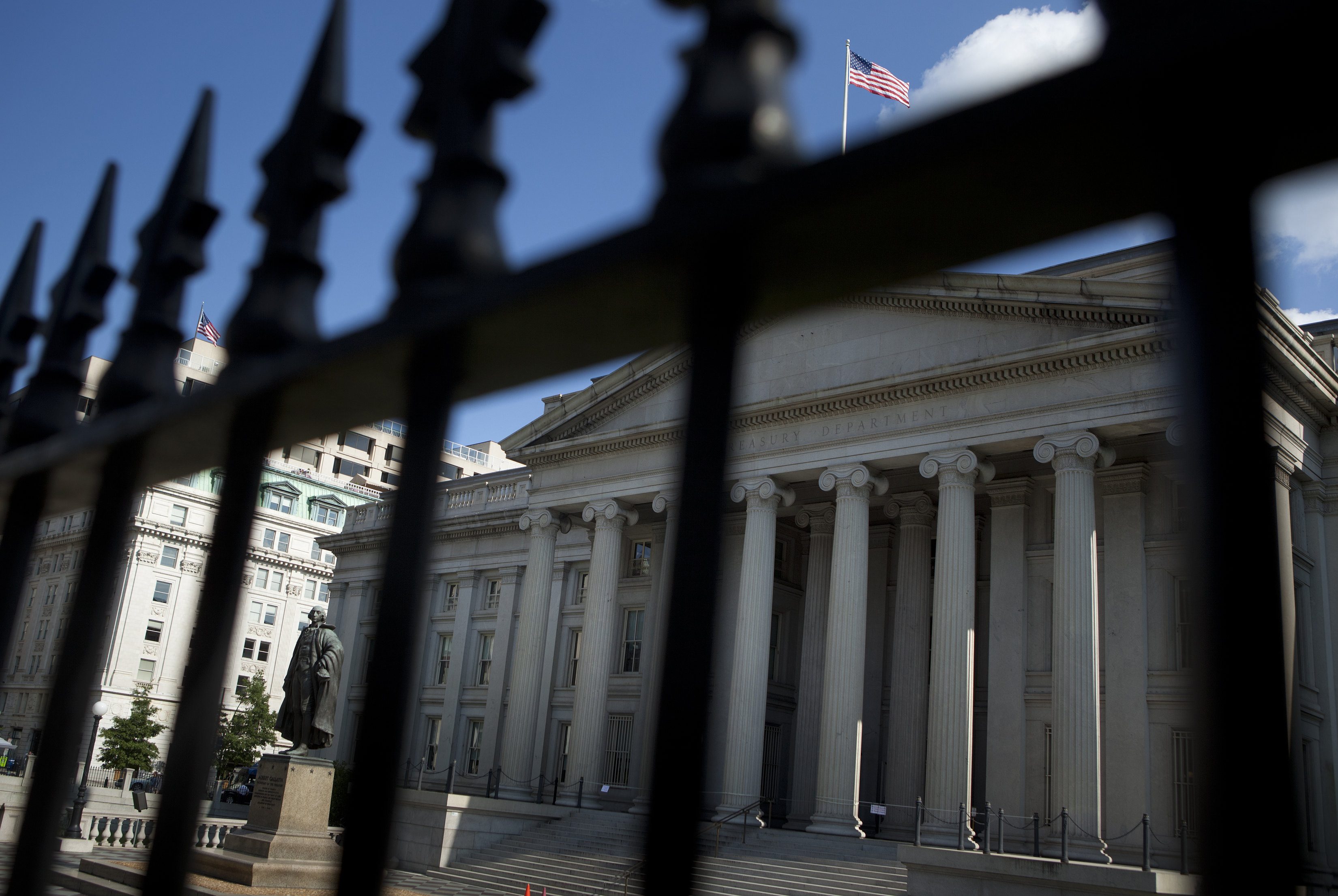 Chinese holdings in U.S. debt hits record high in 2017