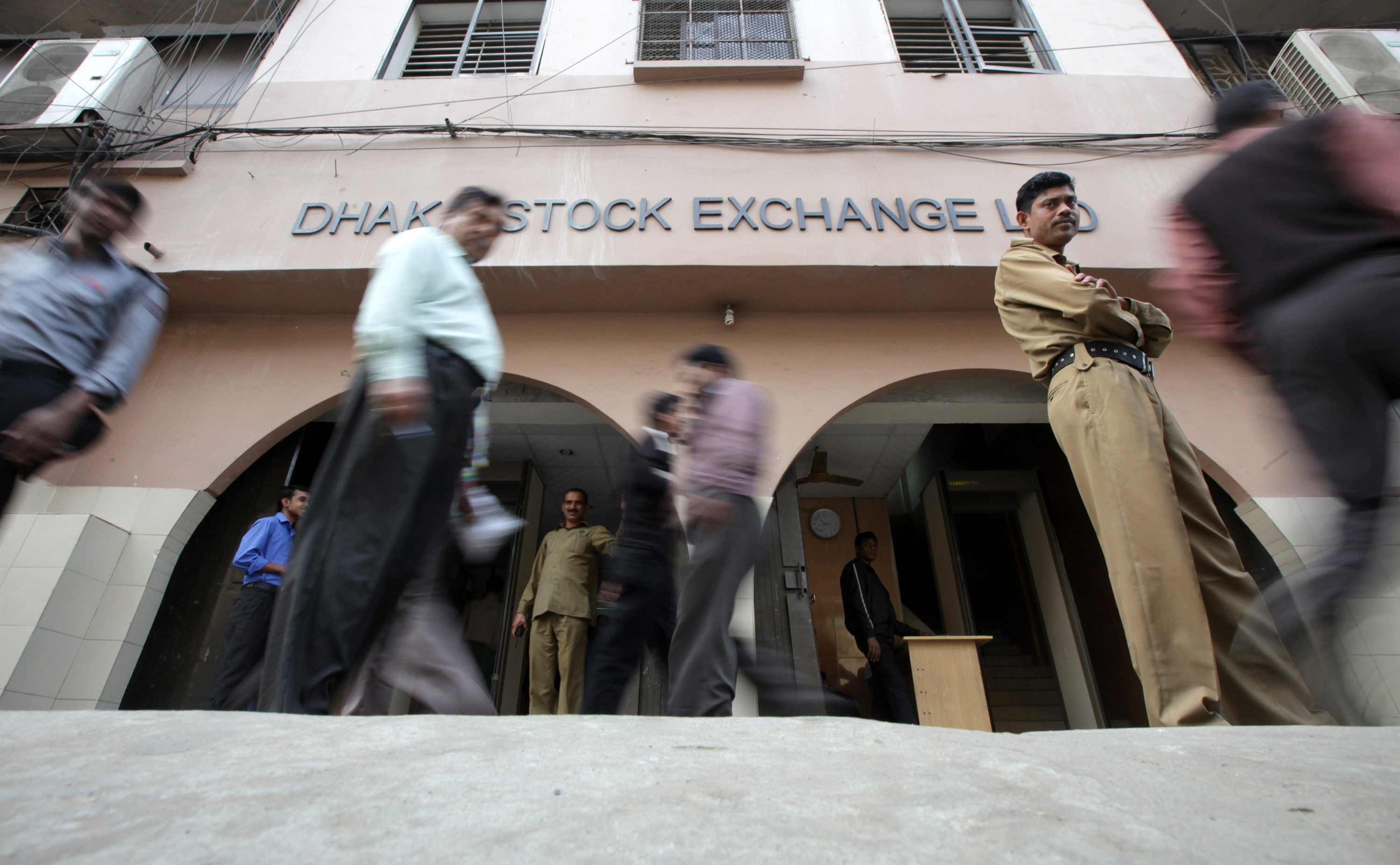 Dhaka bourse looks to close stake sale to Chinese consortium by April end