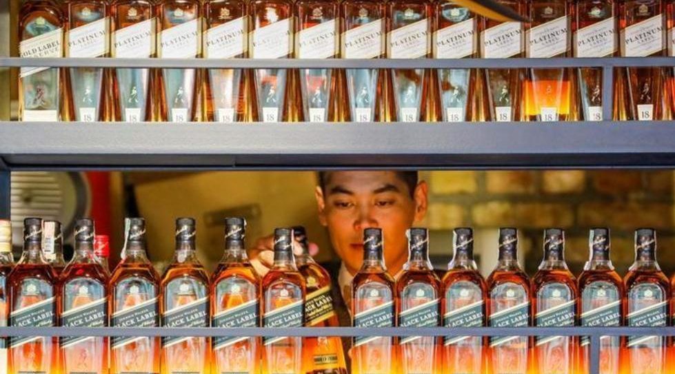 India Dealbook: Equanimity invests $1m in Sqrrl; Diageo picks 26% stake in HipBar