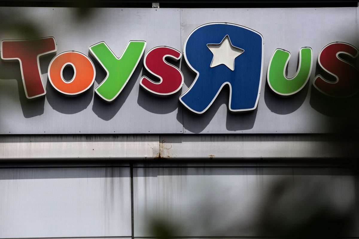 Toys "R" Us hands over stake in $900m Asia unit to lenders