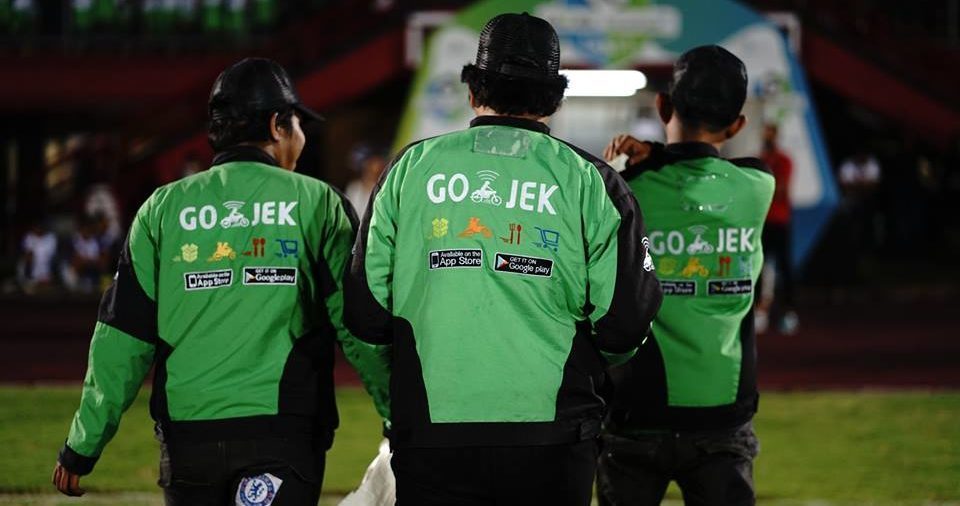 Gojek plans to increase Singapore drivers' service fee from Feb; cites higher demand