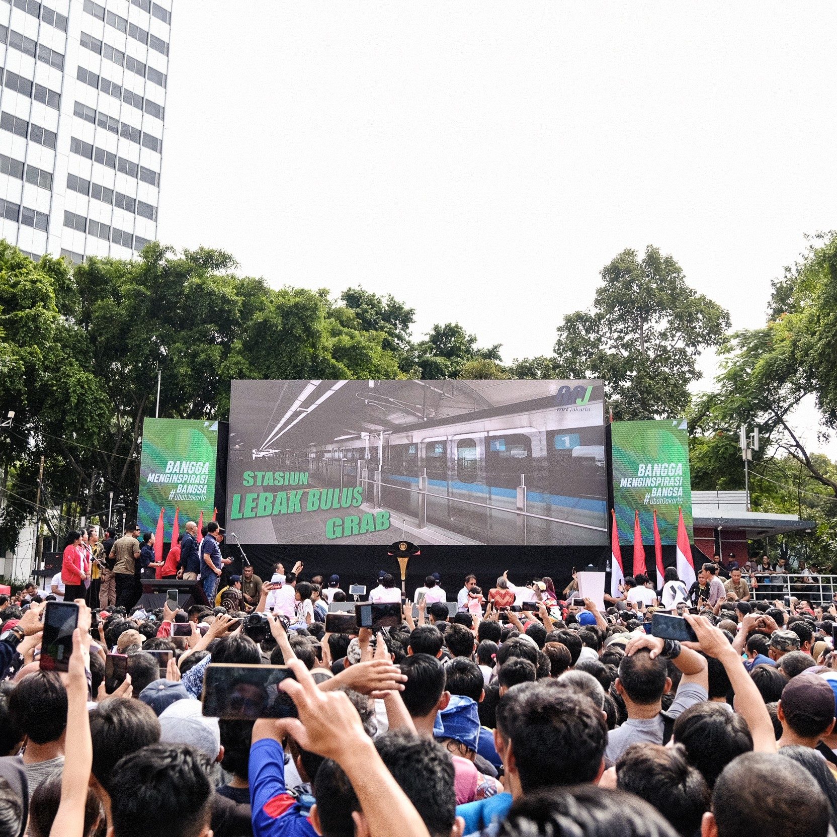 Indonesia Digest: Grab launches new feature; Bukalapak partners P2P firms