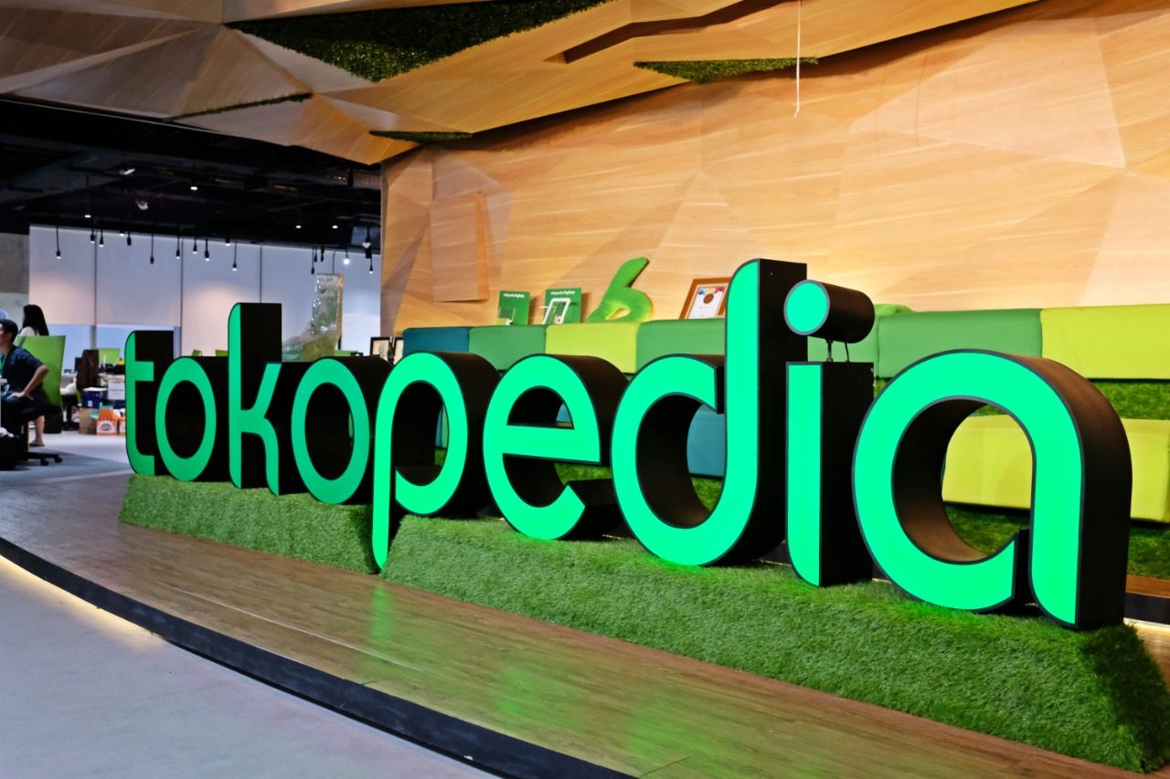 Indonesia Digest: Grab adds hotel booking feature; Tokopedia rolls out warehouse service
