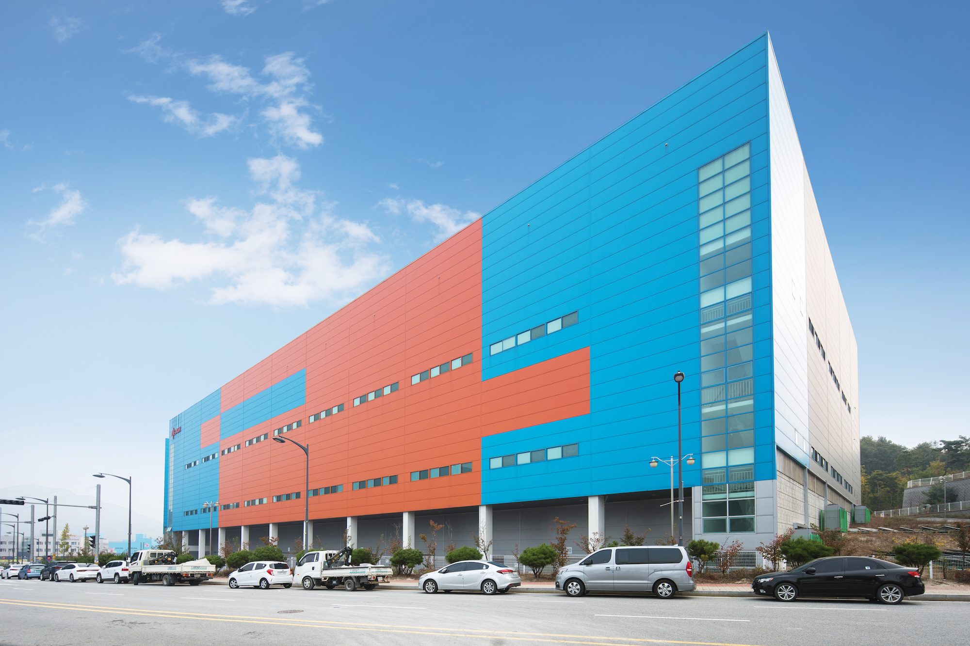 Credit Suisse real estate funds acquire commercial assets in Warsaw, Seoul