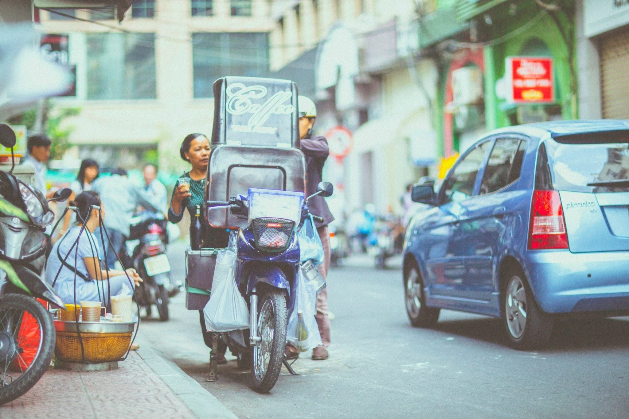Vietnam removes roof-sign requirement for ride-hailing providers