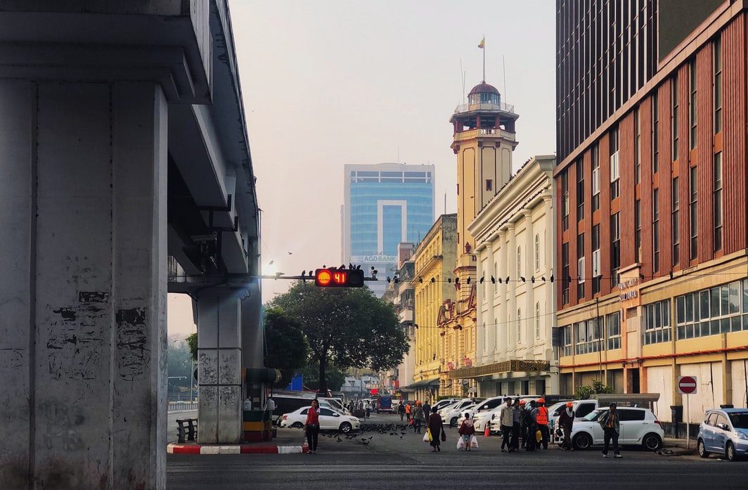 Myanmar opens up banking industry to boost foreign investments