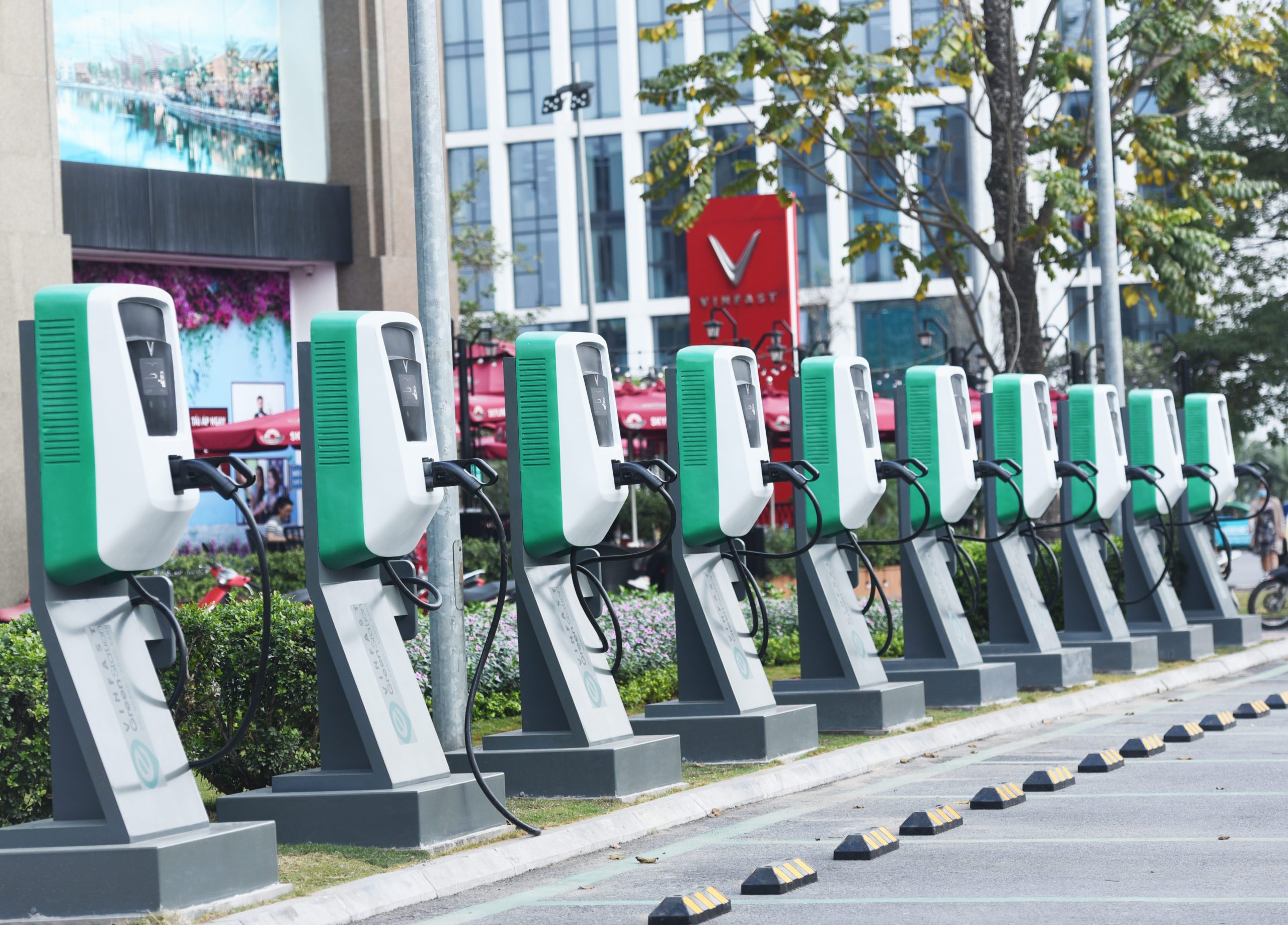 Vietnam's Vinfast Bets On Global EV Boom, Battery Leasing Model As It ...