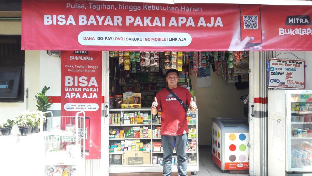 A three-way handshake between Bukalapak, Grab, and Salim Group takes shape in Indonesia