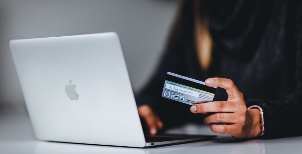 Flipkart, Amazon, other e-commerce firms clock $2.7b in festive sales in India