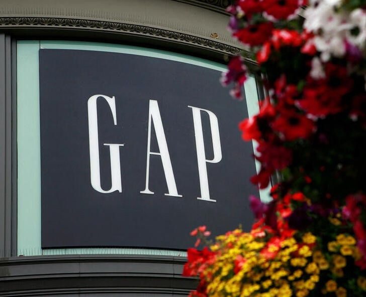 Gap CEO exit opens door for spin-off talks again