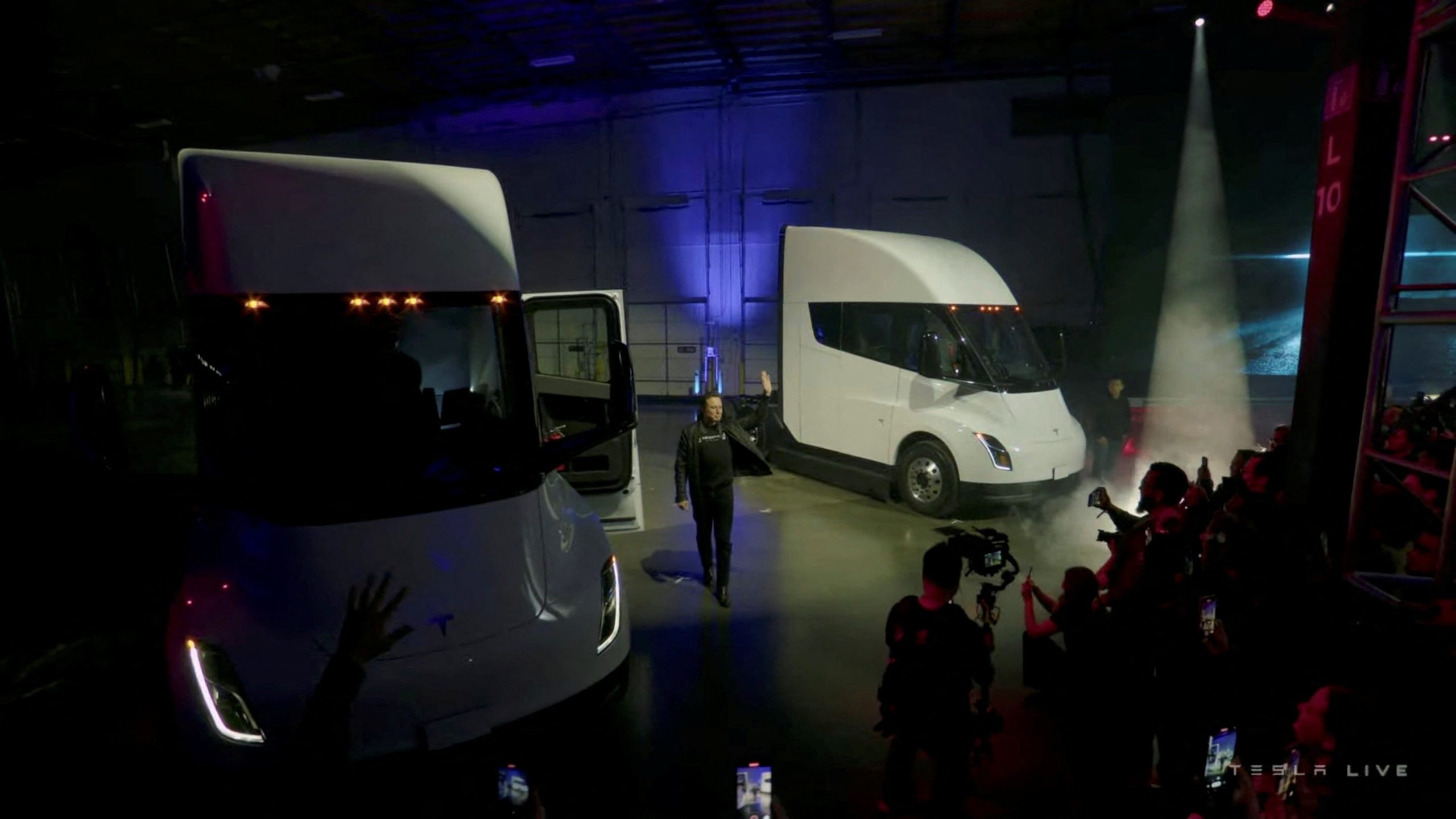 Tesla delivers first heavy-duty truck Semi to PepsiCo, but no update on