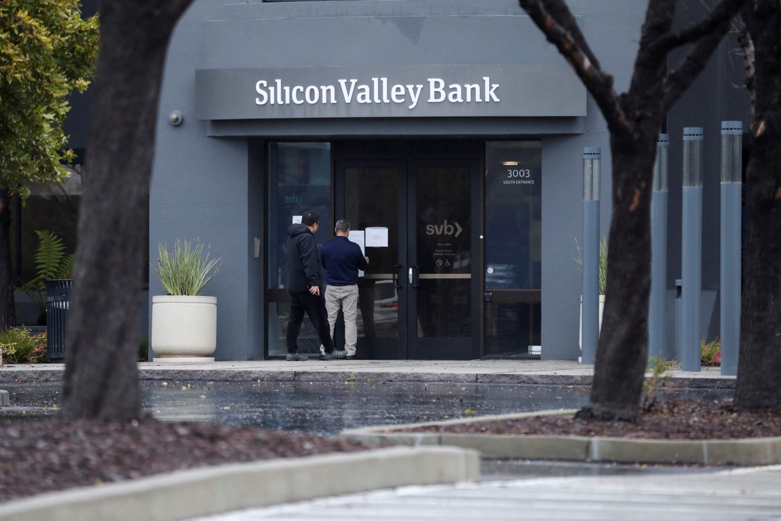 Valley National said to be bidding for Silicon Valley Bank: report