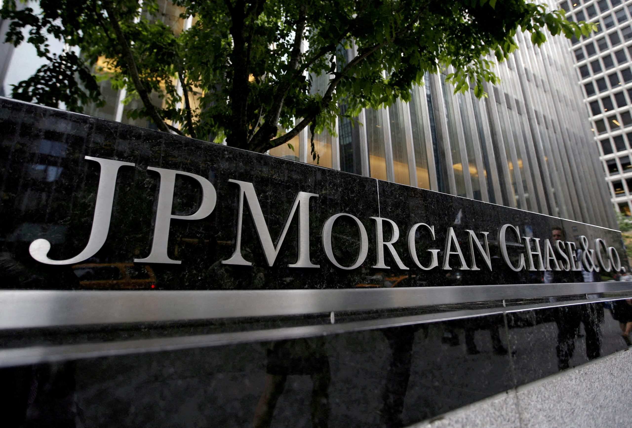 HSBC, StanChart to run JPMorgan's $500b custody business in HK, Taiwan