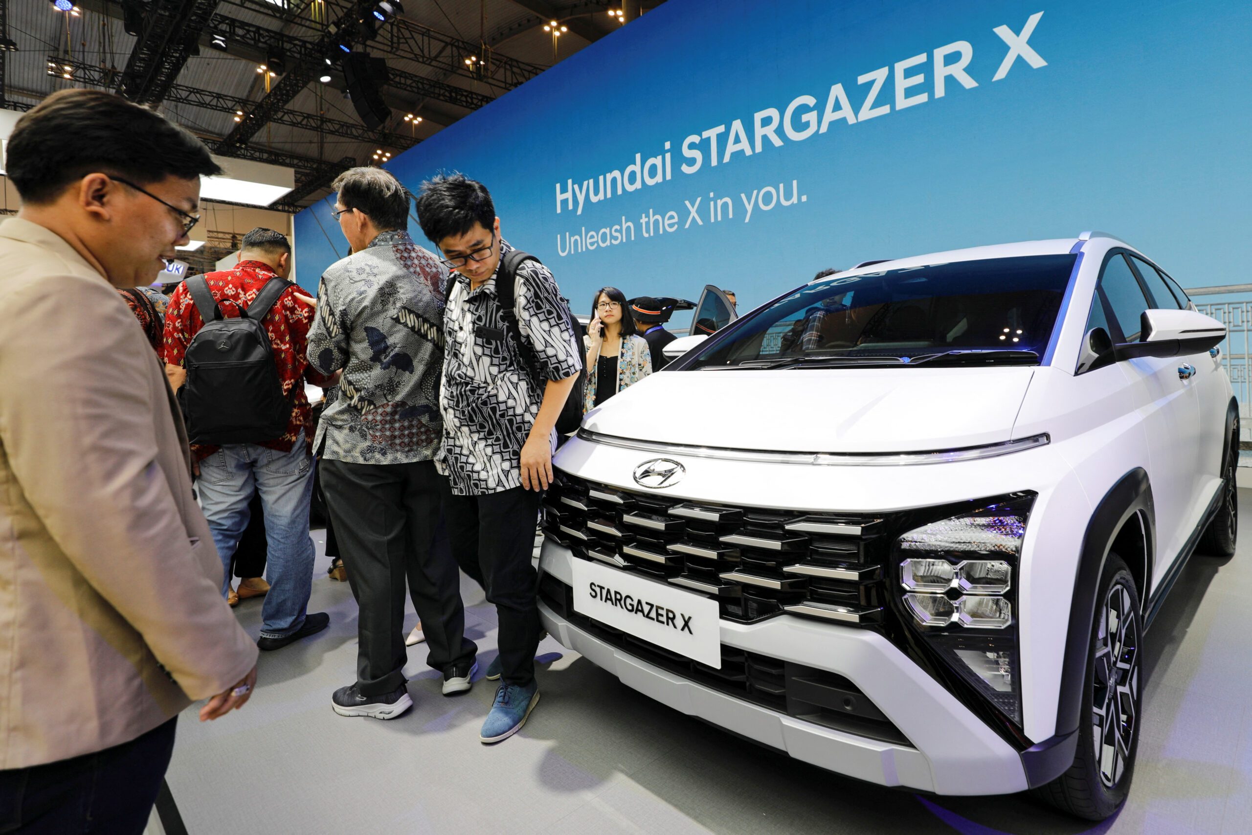 Indonesia gives automakers more time to qualify for EV credits in investment bid