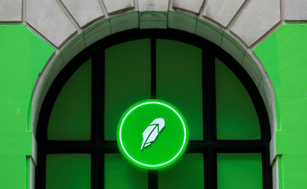 Alphabet offloads nearly 90% of its stake in trading app Robinhood