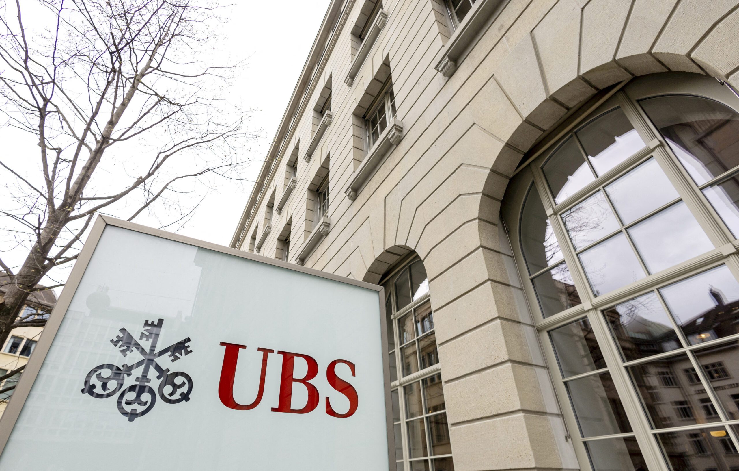 UBS cutting wealth management jobs in Asia