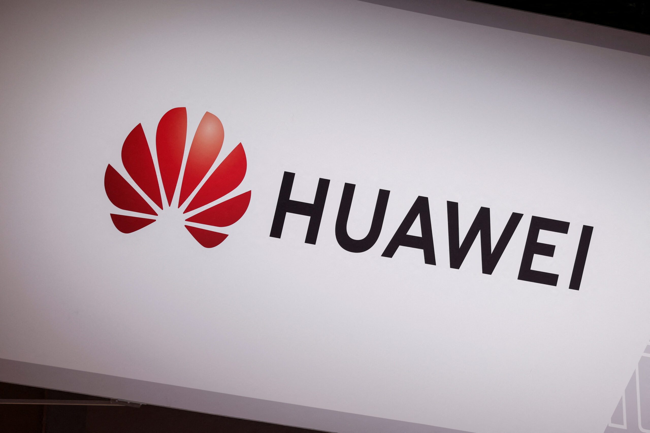 Chinese automakers delay deliveries due to snag with Huawei computing unit: report