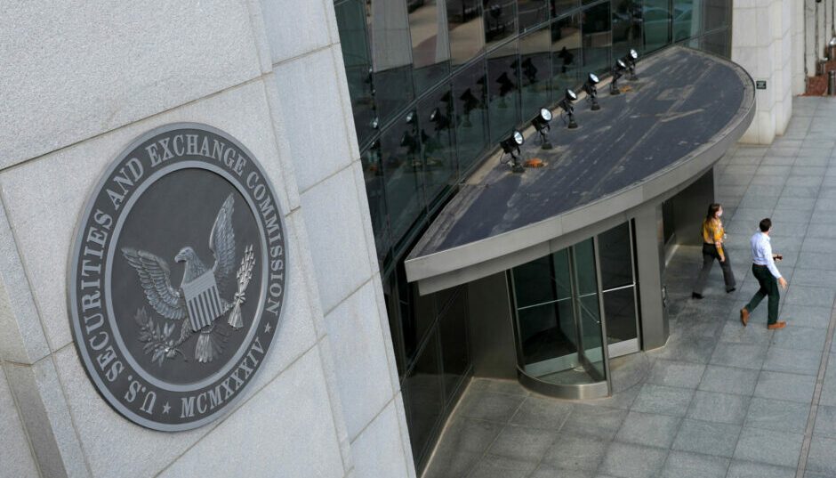 US appeals court overturns SEC rule on oversight of private equity, hedge funds