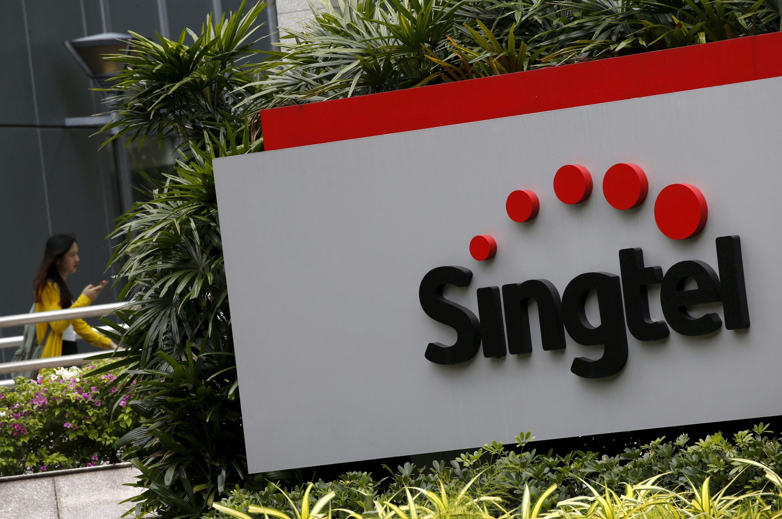 SingTel sells 0.8% stake in India's Bharti Airtel to GQG Partners for $711m