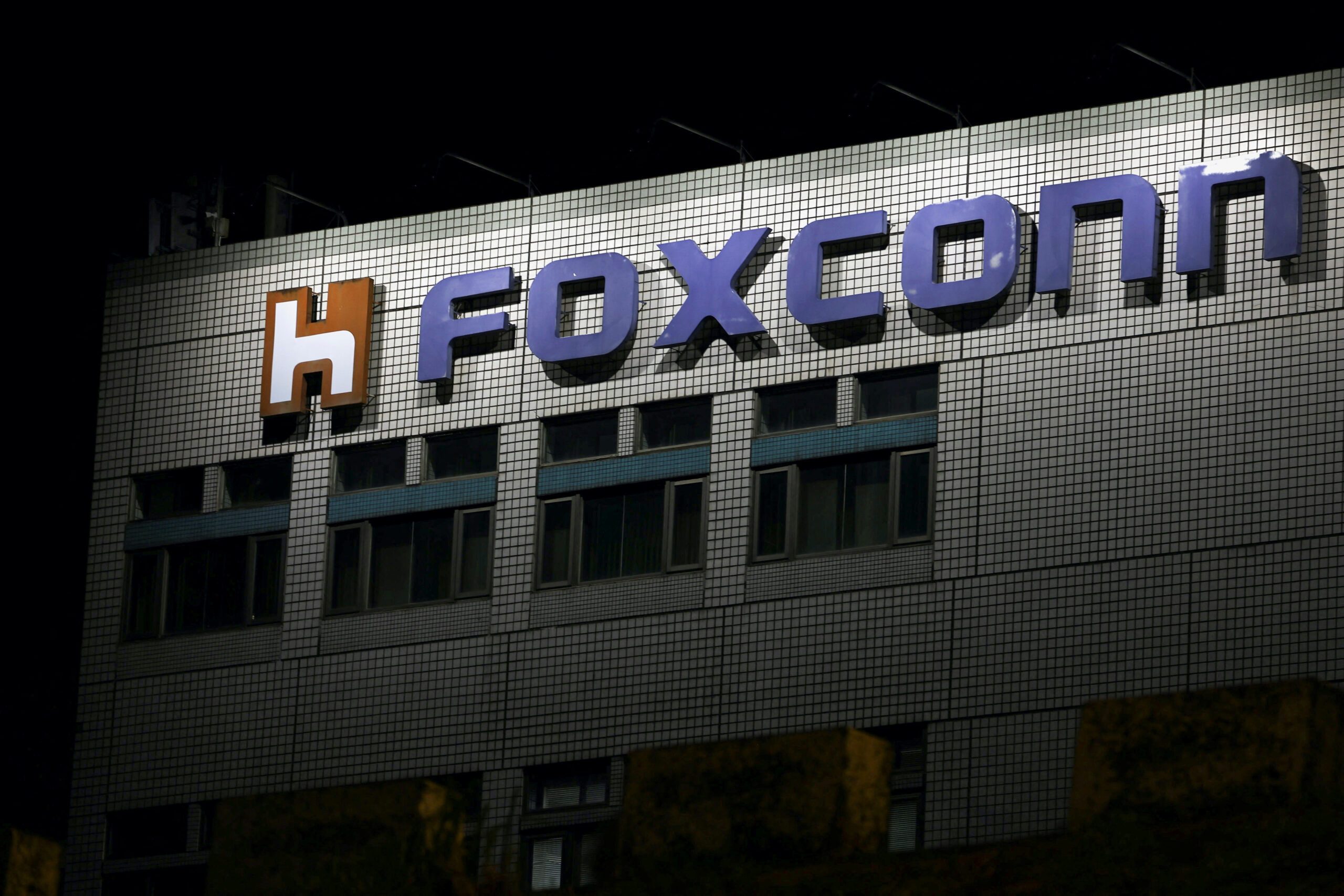 Foxconn gets licence to invest $551m more in Vietnam