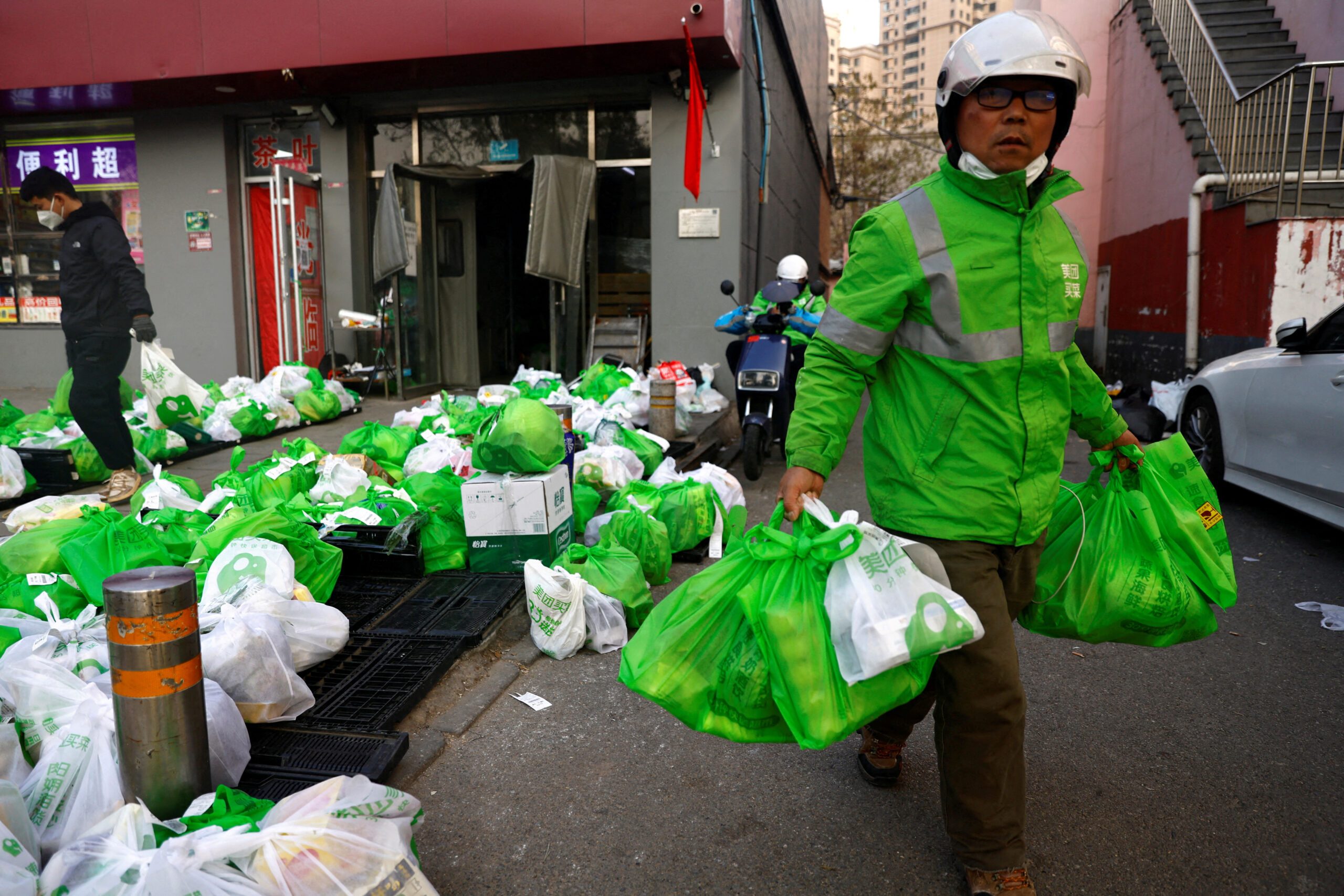 Meituan raises $2.5b dollar bonds in China's first tech debt deal this year