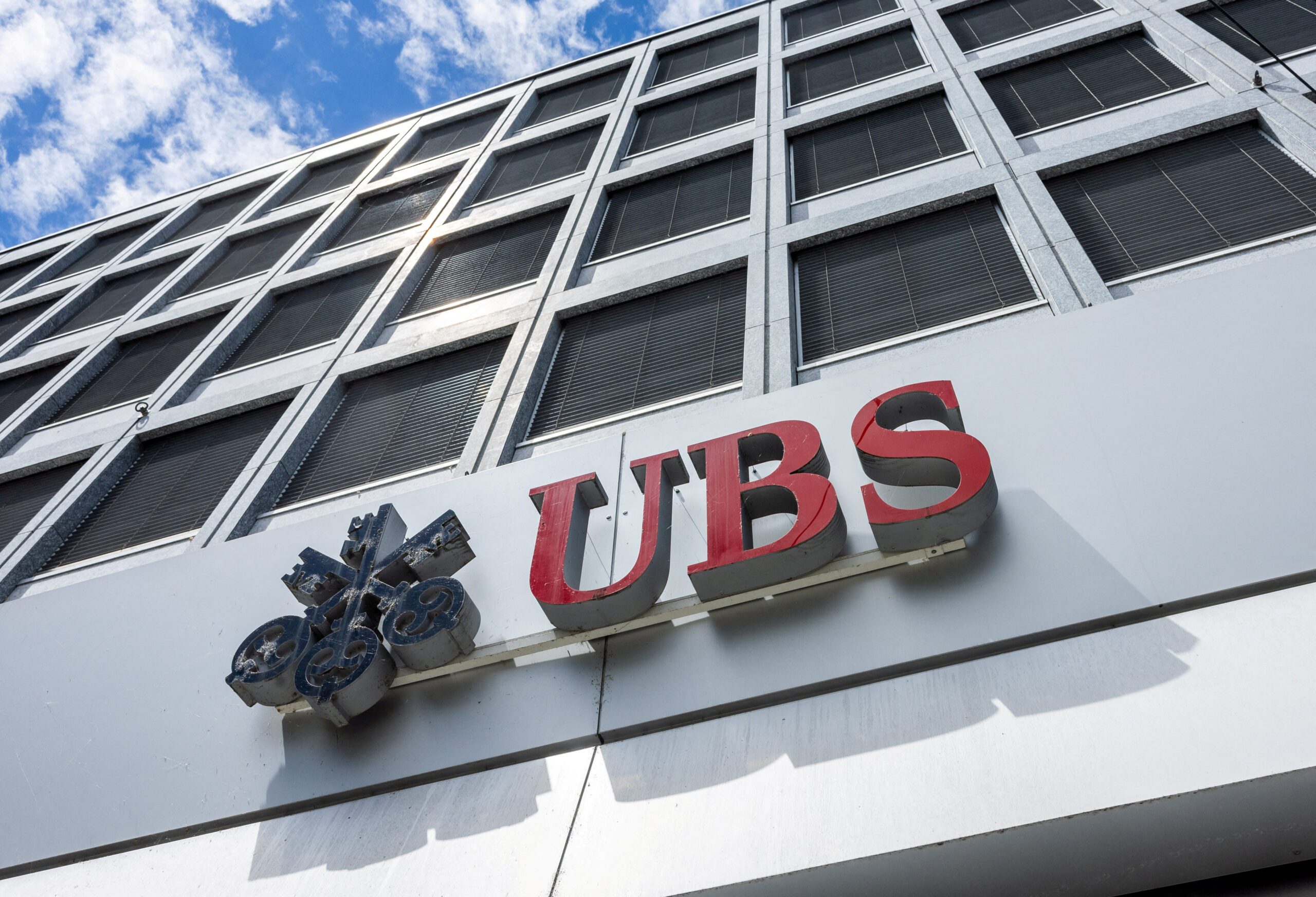UBS gets regulatory approval to fully own China securities joint venture
