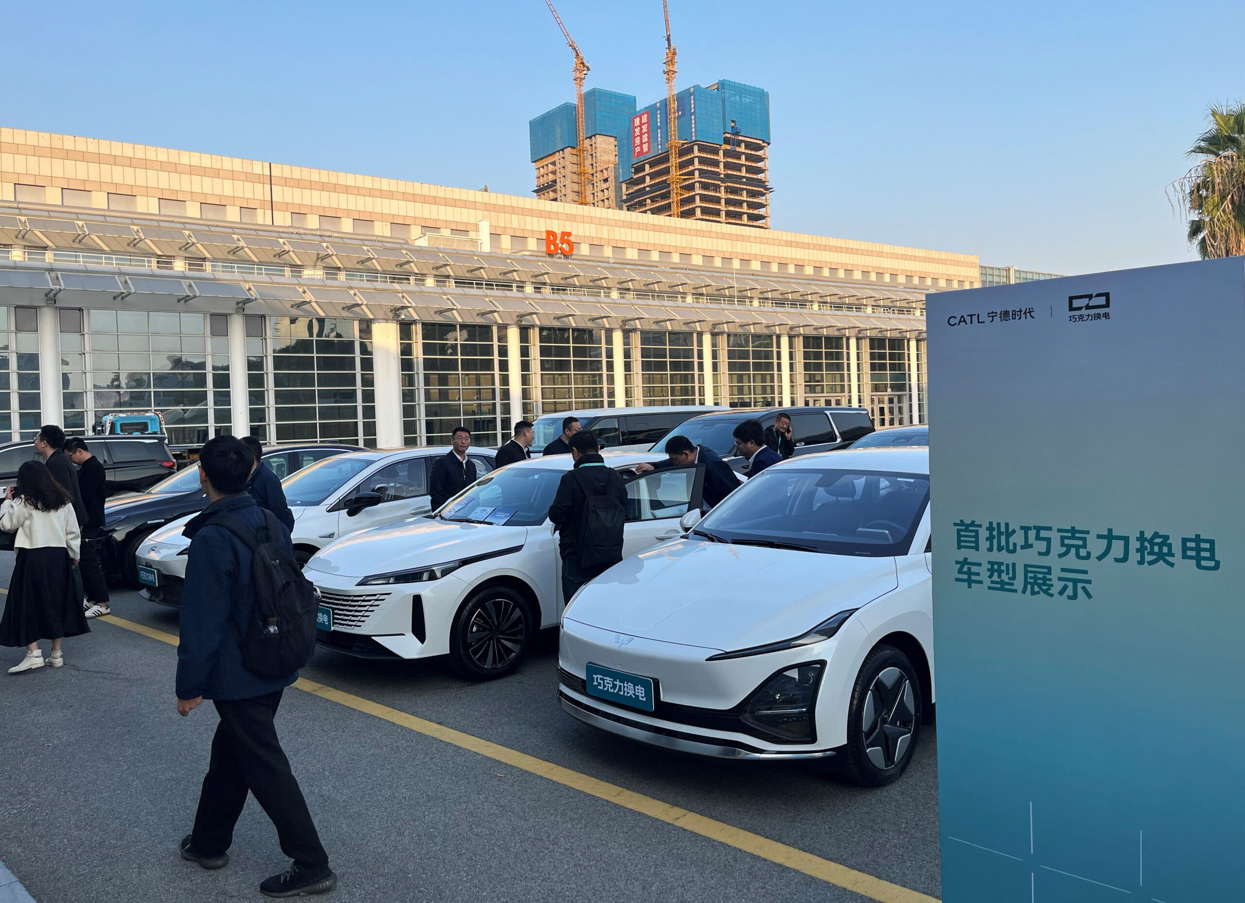 CATL co-develops 10 new EV models with swappable batteries