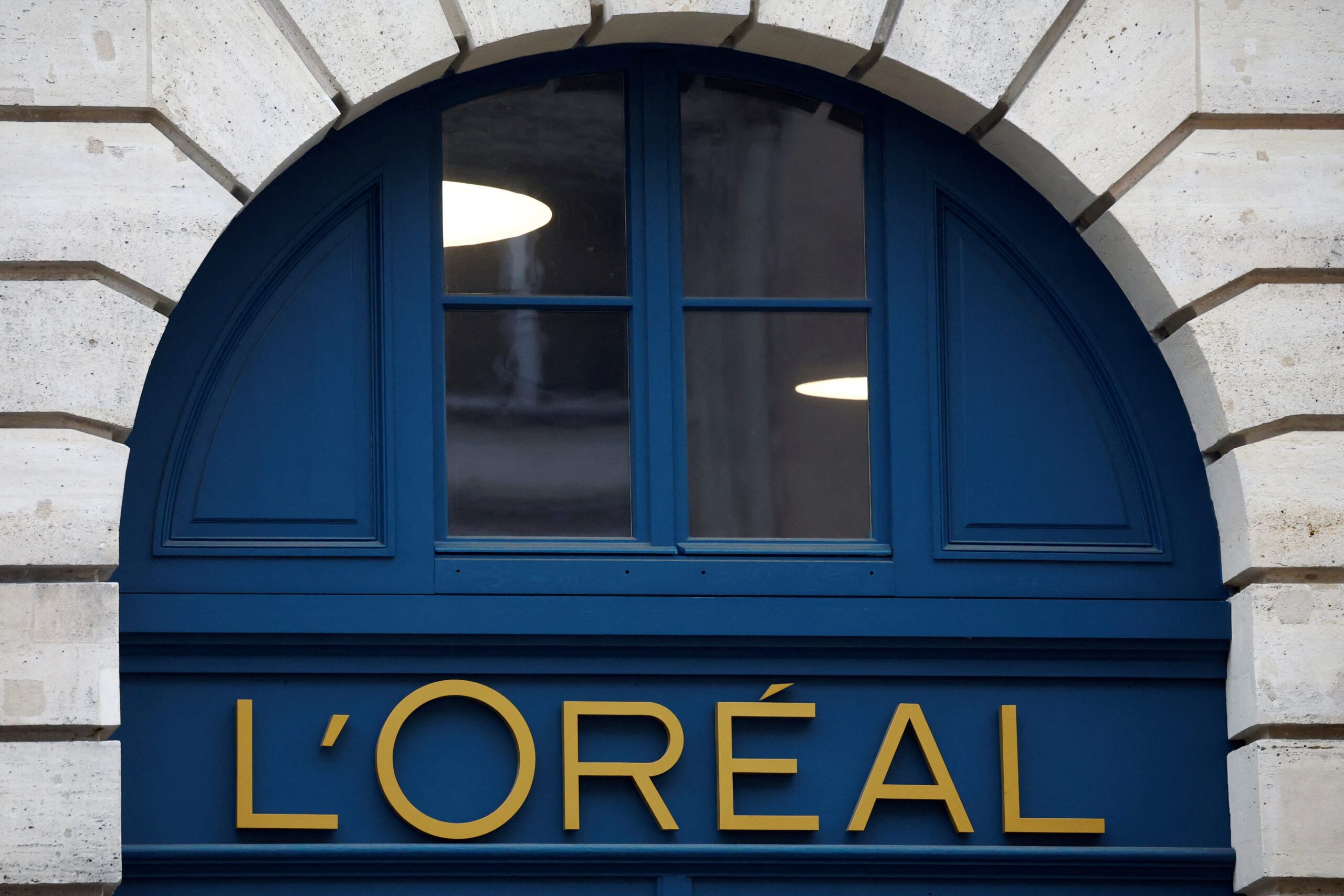 L'Oreal in talks to buy South Korean skincare business