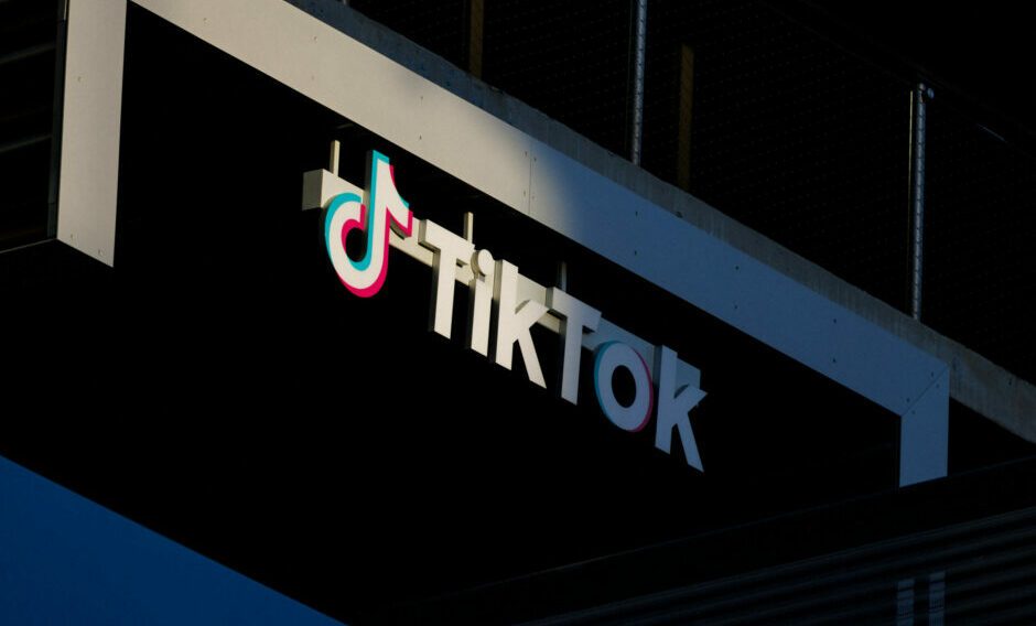 Addicts see silver lining as TikTok enters its final hours in US