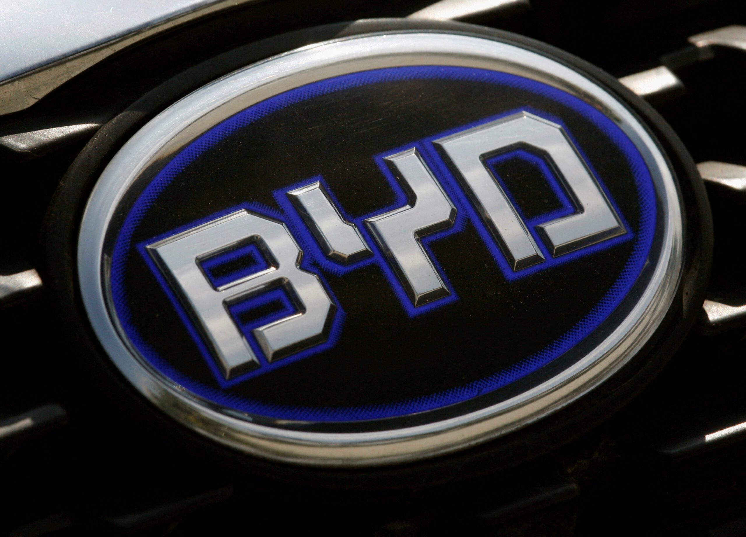 BYD unveils new EV tech, to build charging network in China