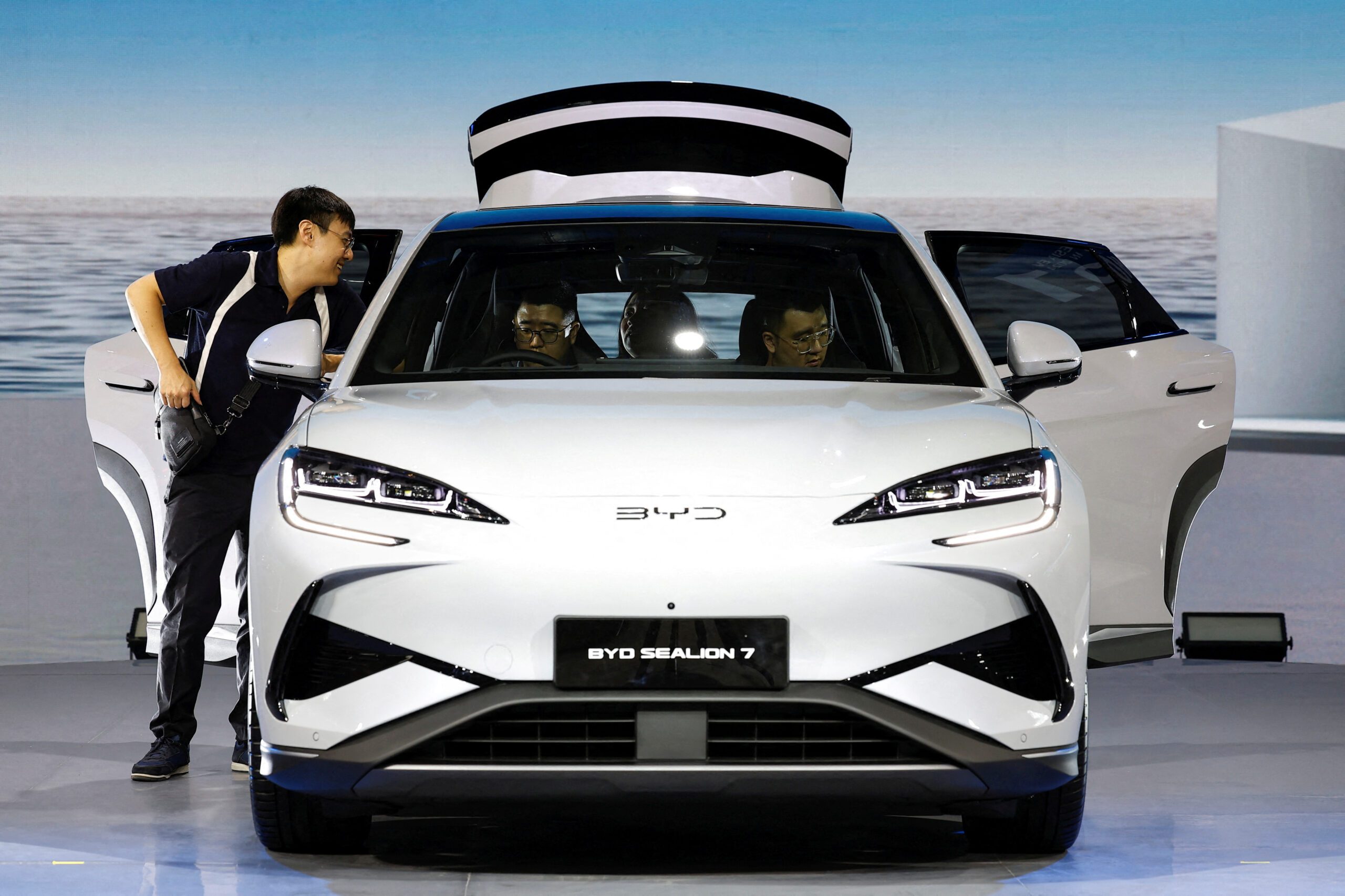 Chinese auto stocks skid on Trump tariffs, but analysts still hopeful